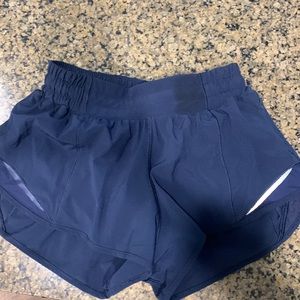 Lululemon hotty hot 2.5 inch inseam shorts